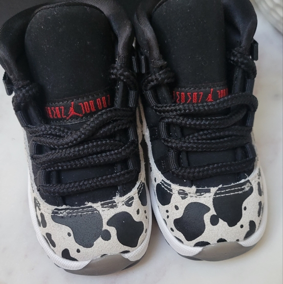 Baby Boy Jordans 11 Retro Size 6 - Picture 4 of 10